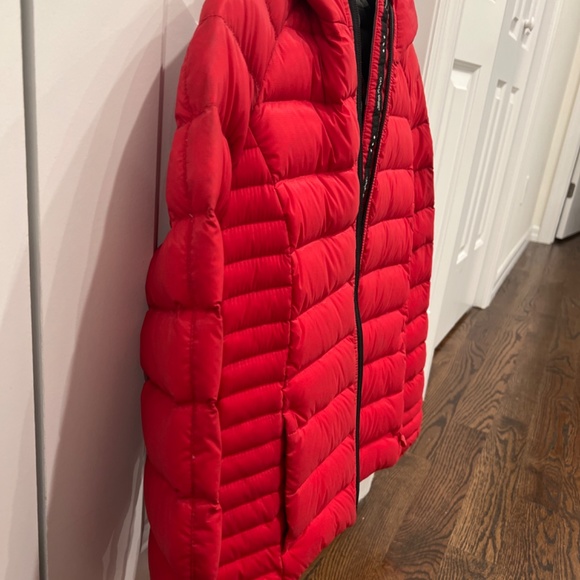 Red Canada Goose Puffer - Picture 5 of 5